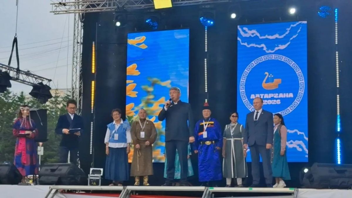 XVI Международный бурятский национальный фестиваль «Алтаргана» в Республике Бурятия собрал делегатов из 15 регионов 6 стран XVI Международный бурятский национальный фестиваль «Алтаргана» в Республике Бурятия собрал делегатов из 15 регионов 6 стран
