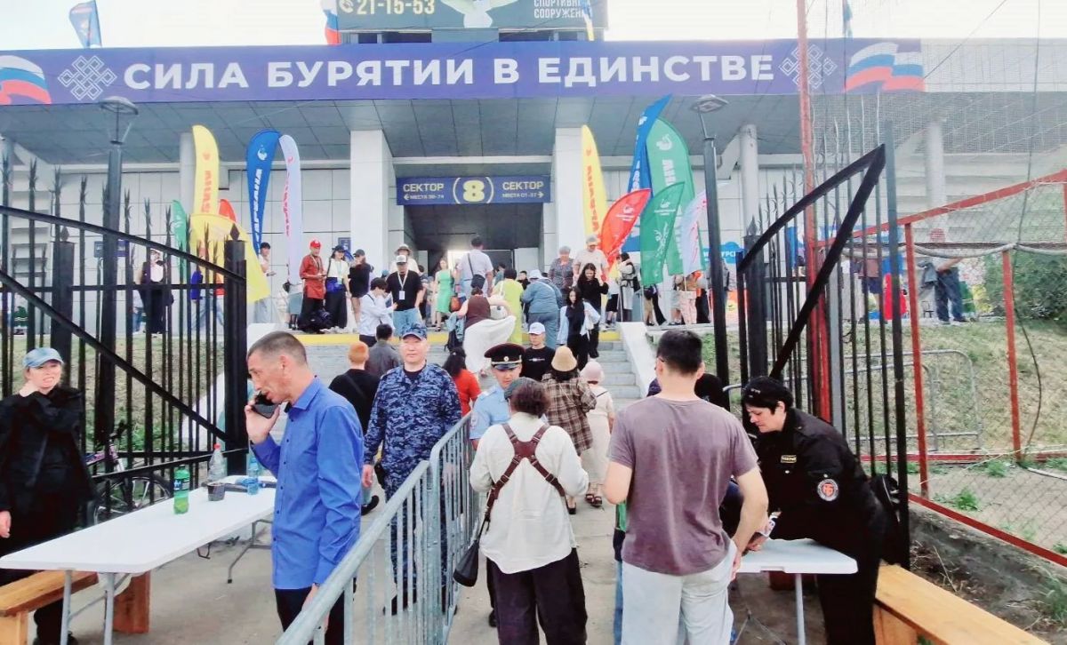 Росгвардейцы обеспечили безопасность Международного бурятского национального фестиваля «Алтаргана 2026» Росгвардейцы обеспечили безопасность Международного бурятского национального фестиваля «Алтаргана 2026»