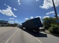 В Улан-Удэ контейнер с грузовика упал на маршрутку, пострадали два человека