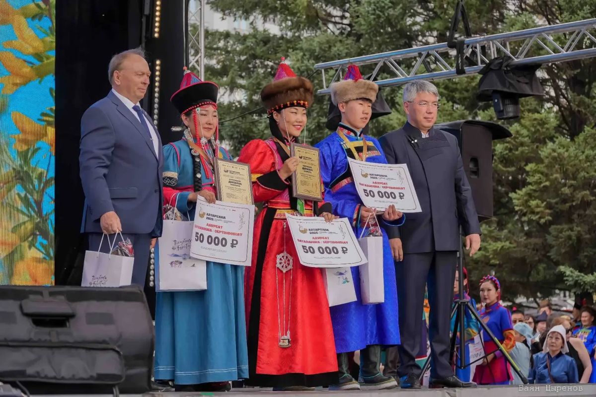 Туяна Банзаракцаева: Я горжусь, что могу представить старинную песенную культуру Туяна Банзаракцаева: Я горжусь, что могу представить старинную песенную культуру
