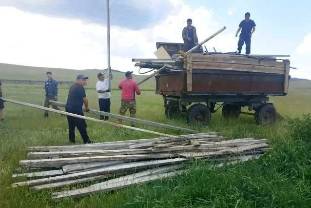 Сотрудники вневедомственной охраны благоустроили Эгитуйский дацан в Еравнинском районе Сотрудники вневедомственной охраны благоустроили Эгитуйский дацан в Еравнинском районе