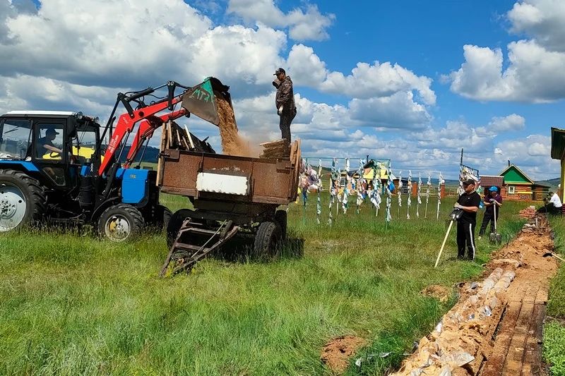 Сотрудники вневедомственной охраны благоустроили Эгитуйский дацан в Еравнинском районе Сотрудники вневедомственной охраны благоустроили Эгитуйский дацан в Еравнинском районе