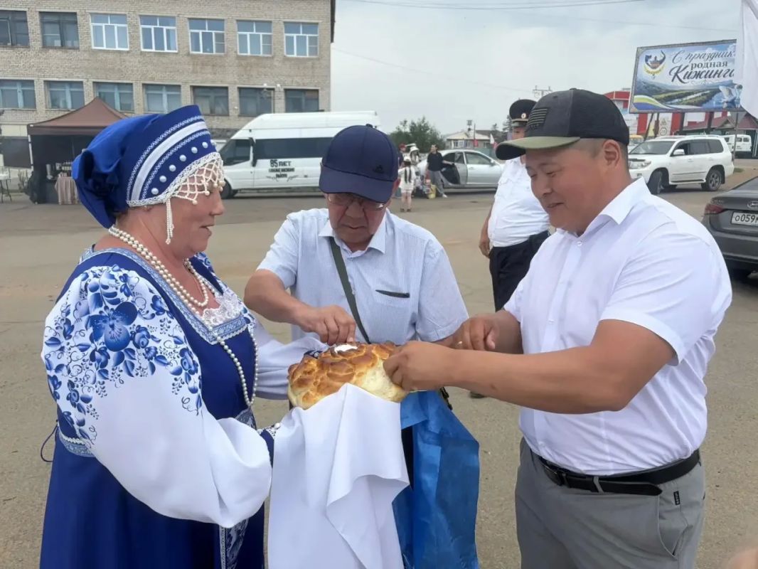 Сотрудники полиции обеспечили охрану общественного порядка во время проведения праздничных мероприятий, приуроченных 85-годовщине со дня образования Кижингинского района Сотрудники полиции обеспечили охрану общественного порядка во время проведения праздничных мероприятий, приуроченных 85-годовщине со дня образования Кижингинского района