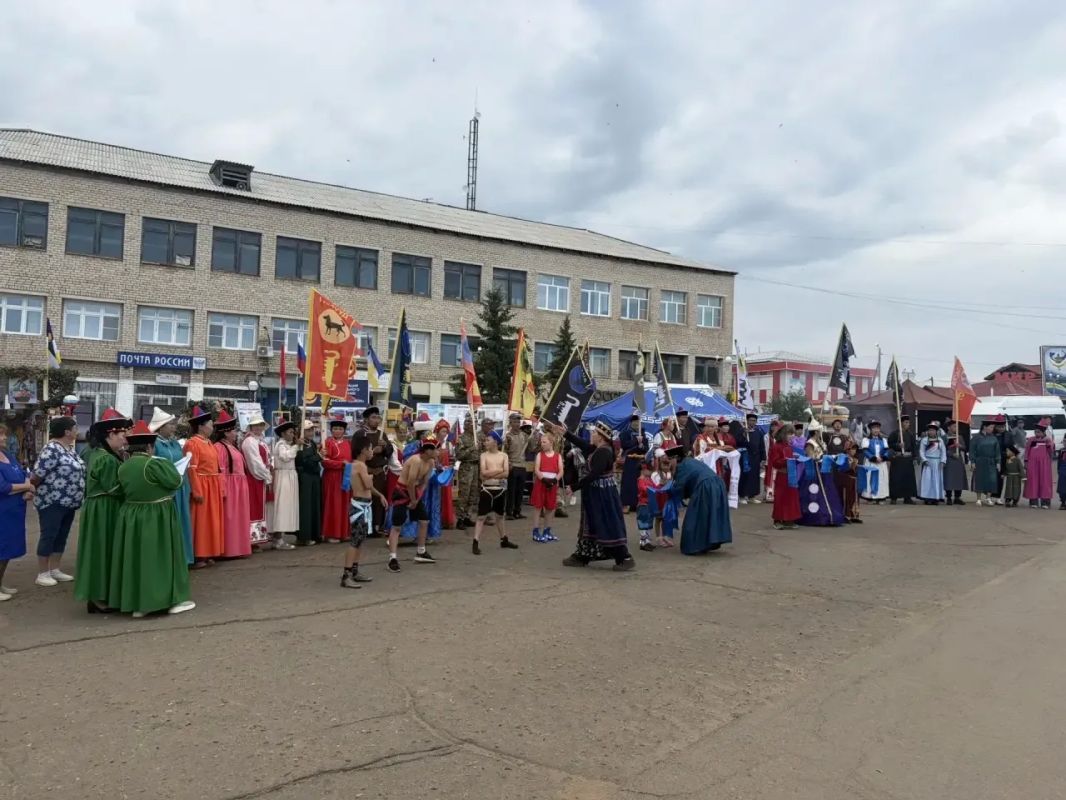 Сотрудники полиции обеспечили охрану общественного порядка во время проведения праздничных мероприятий, приуроченных 85-годовщине со дня образования Кижингинского района Сотрудники полиции обеспечили охрану общественного порядка во время проведения праздничных мероприятий, приуроченных 85-годовщине со дня образования Кижингинского района