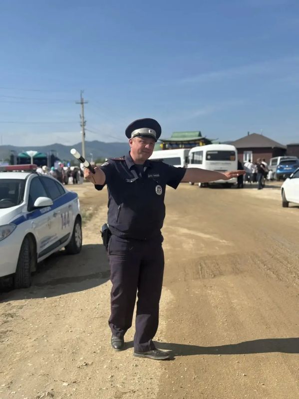 Сотрудники полиции обеспечили охрану общественного порядка на Международном музыкальном фестивале «Голос кочевников - 2026» Сотрудники полиции обеспечили охрану общественного порядка на Международном музыкальном фестивале «Голос кочевников - 2026»