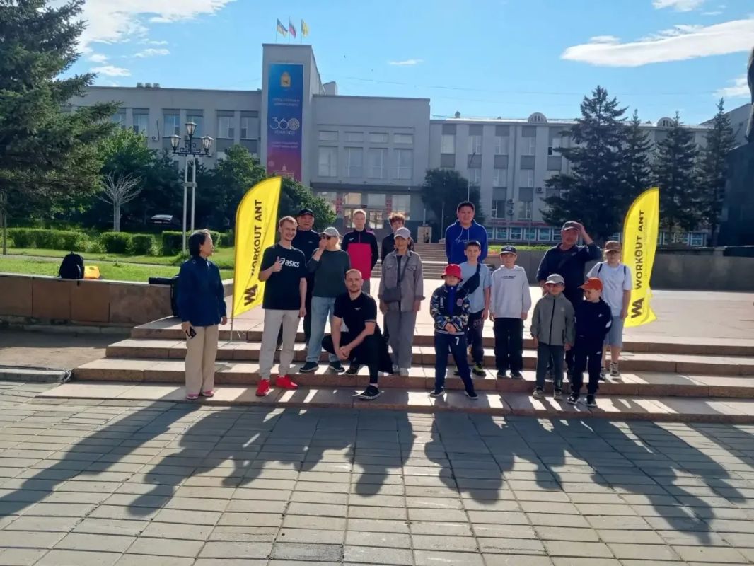 Продолжаем утро с традиционной зарядки! Продолжаем утро с традиционной зарядки!