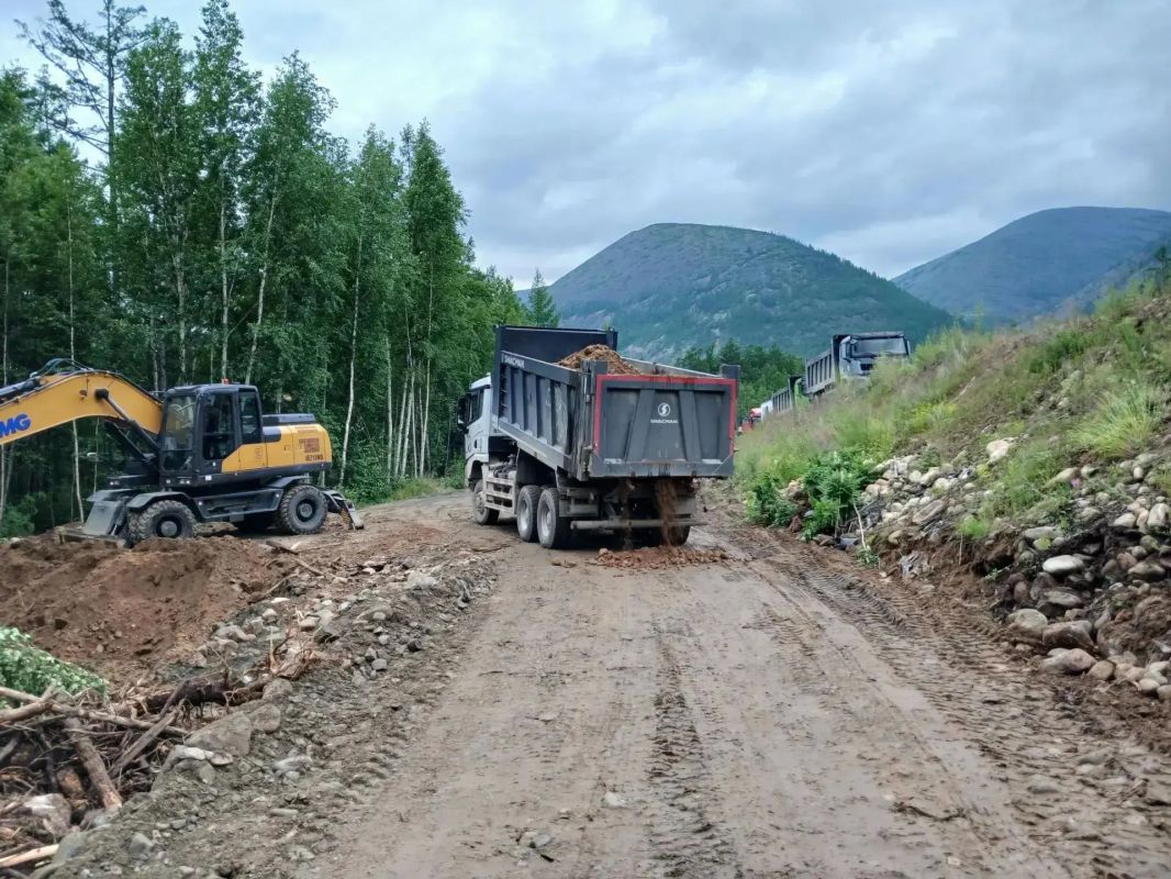 Дорогу от Северомуйска до Таксимо открыли, но легковушкам советуют пока не ехать Дорогу от Северомуйска до Таксимо открыли, но легковушкам советуют пока не ехать
