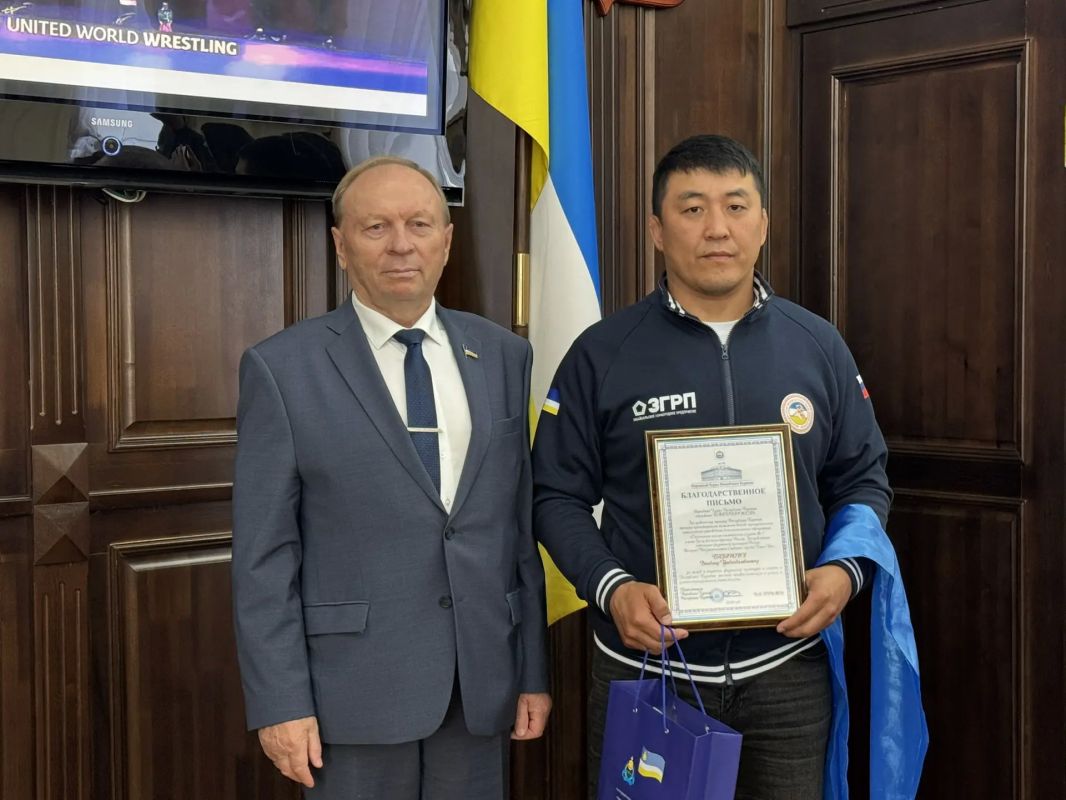 В Народном Хурале Бурятии чествовали чемпионку Европы Должон Цынгуеву В Народном Хурале Бурятии чествовали чемпионку Европы Должон Цынгуеву
