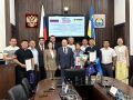 Сегодня в Народном Хурале Республики Бурятия состоялась торжественная встреча с Должон Цынгуевой, победительницей Первенства Европы по спортивной борьбе среди юниорок до 20 лет, проходившего с 6 по 12 июля в Северной...