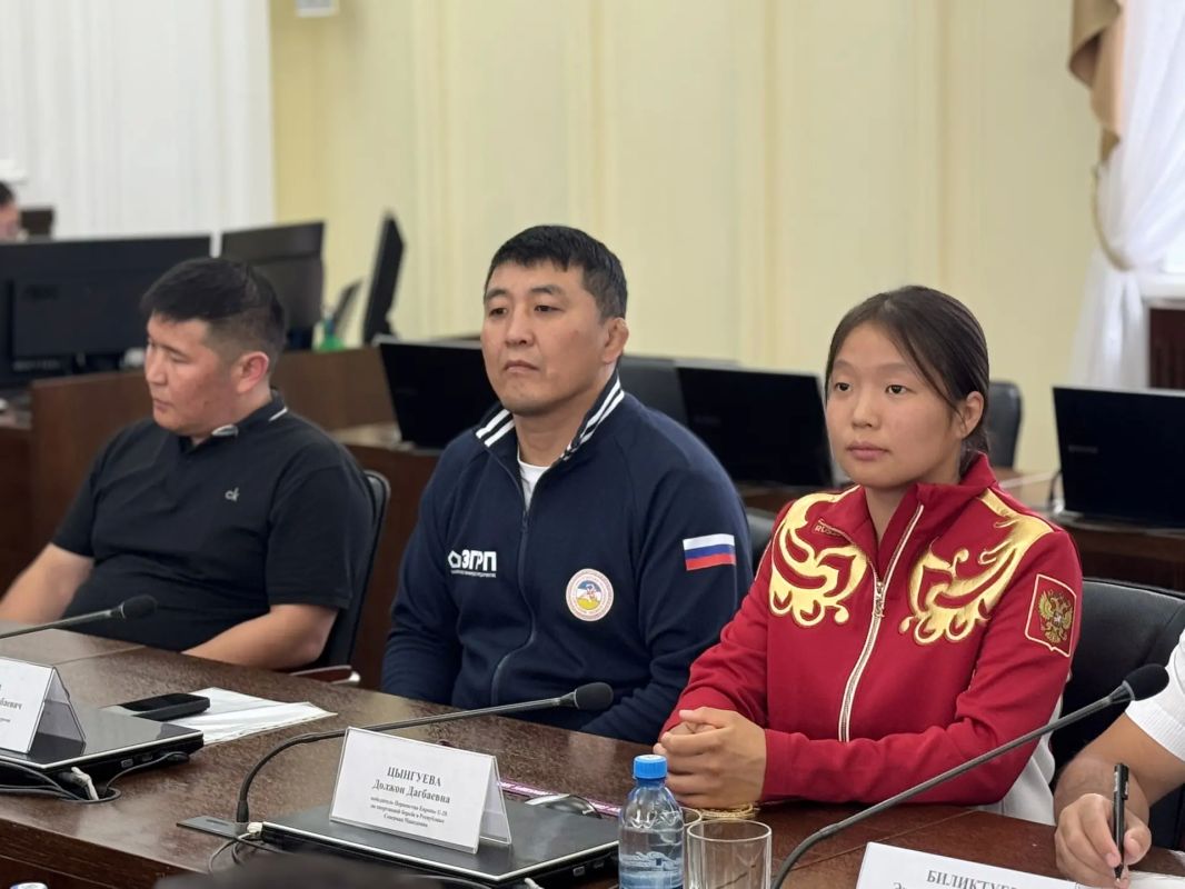 Сегодня в Народном Хурале Республики Бурятия состоялась торжественная встреча с Должон Цынгуевой, победительницей Первенства Европы по спортивной борьбе среди юниорок до 20 лет, проходившего с 6 по 12 июля в Северной... Сегодня в Народном Хурале Республики Бурятия состоялась торжественная встреча с Должон Цынгуевой, победительницей Первенства Европы по спортивной борьбе среди юниорок до 20 лет, проходившего с 6 по 12 июля в Северной...