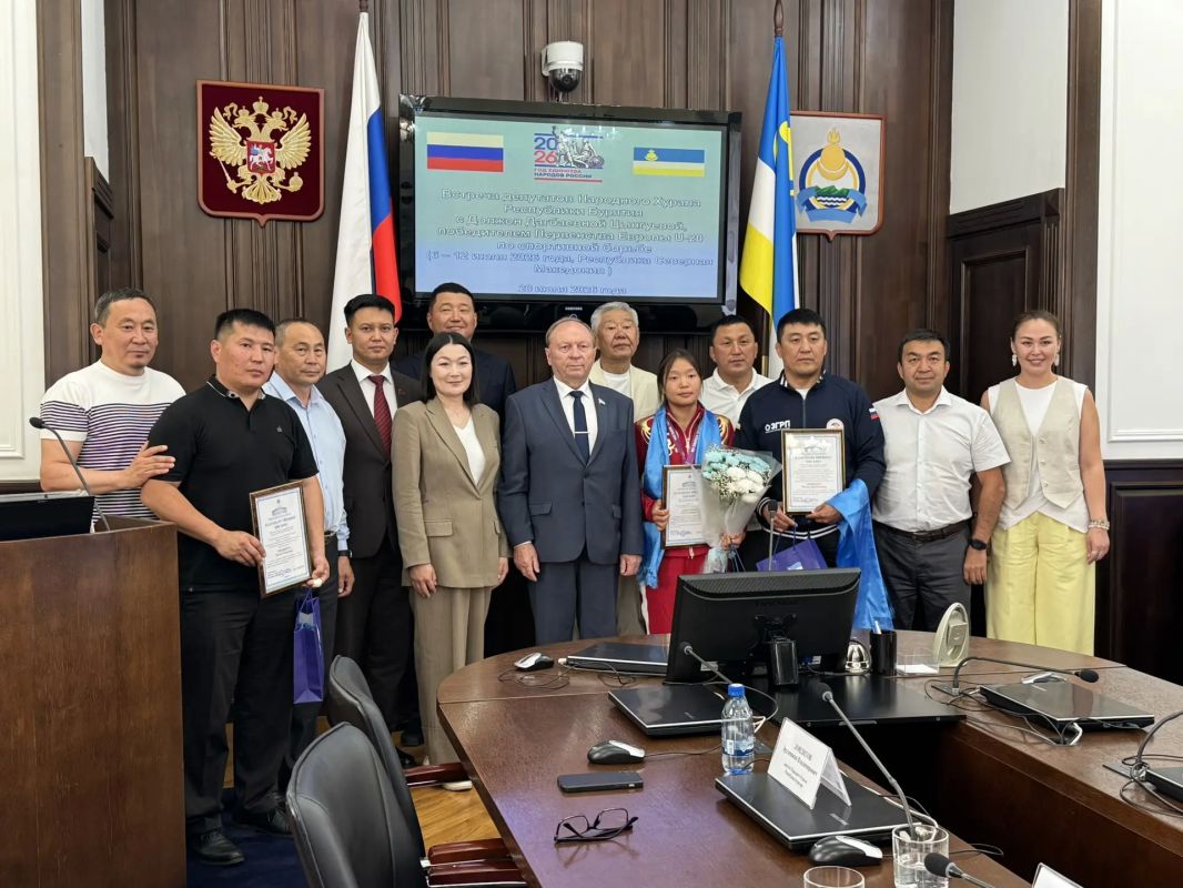 В Народном Хурале Бурятии чествовали чемпионку Европы Должон Цынгуеву В Народном Хурале Бурятии чествовали чемпионку Европы Должон Цынгуеву
