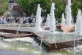 В районе Бурятии дети полезли в фонтан от жары