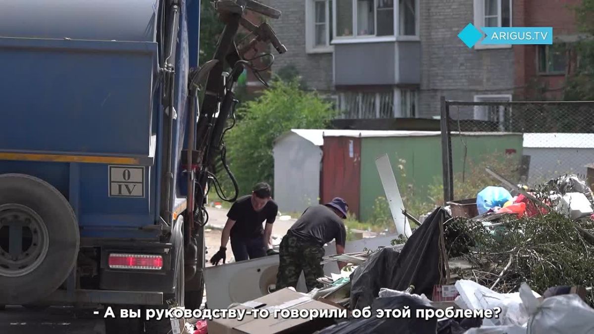 «Задыхаемся от запахов». Свалка разрастается в одном из дворов Улан-Удэ