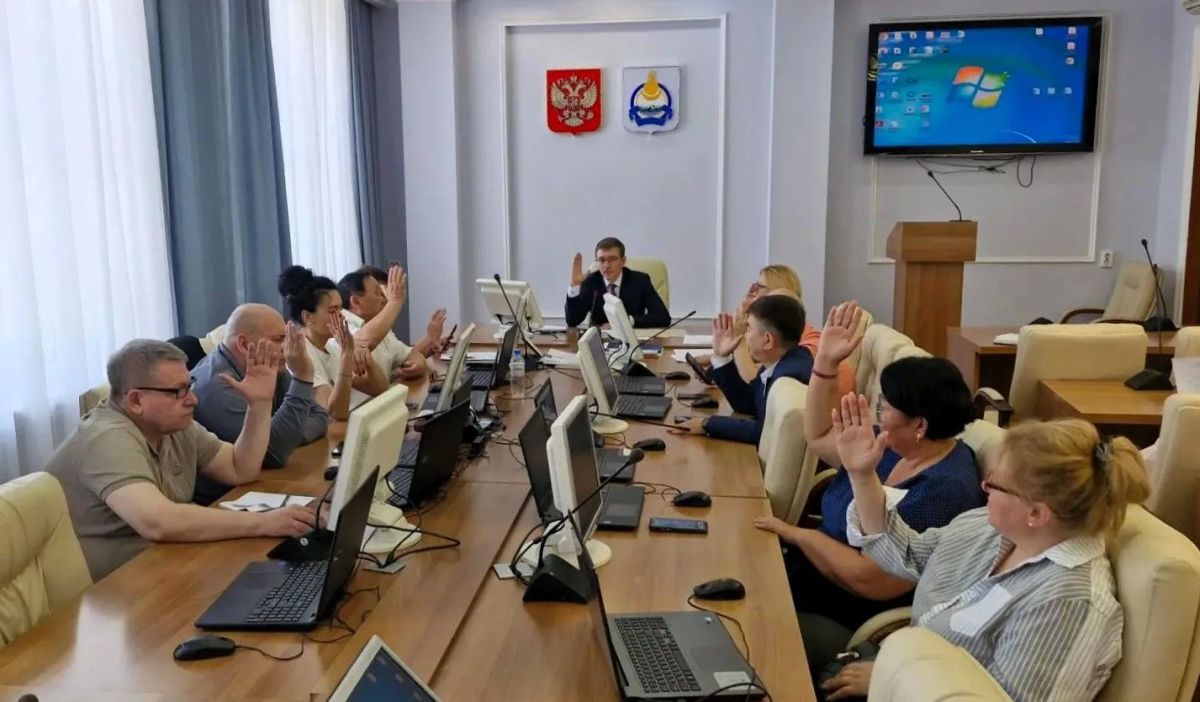 На выборах депутатов Государственной Думы Федерального Собрания Российской Федерации девятого созыва окружная избирательная комиссия зарегистрировала кандидата