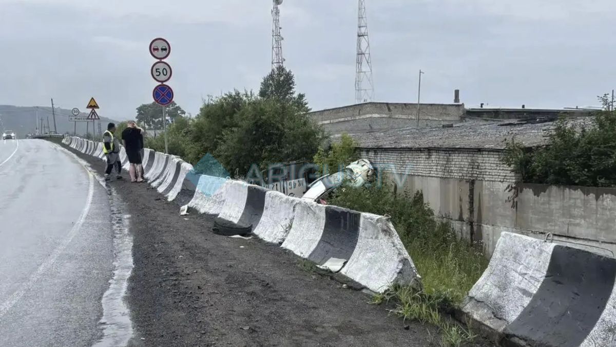 Перегонщик вылетел с трассы в районе Бурятии Перегонщик вылетел с трассы в районе Бурятии