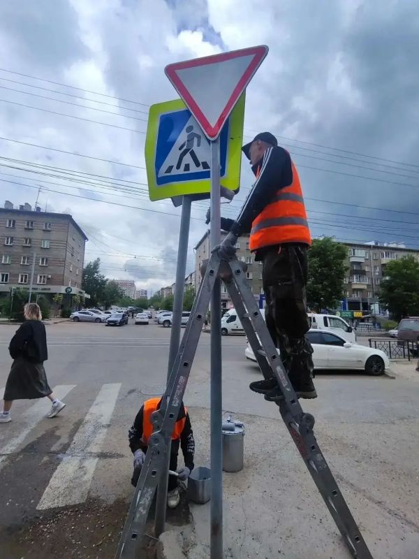 В Улан-Удэ по поручению мэра обследуют дорожные знаки