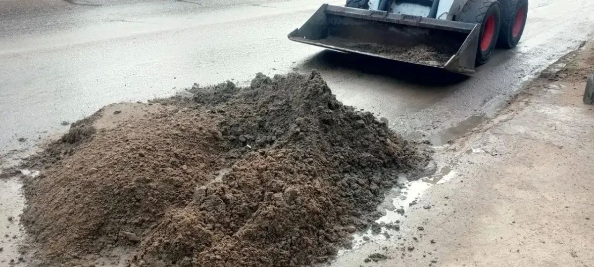 В городе ликвидируют последствия сильного дождя В городе ликвидируют последствия сильного дождя