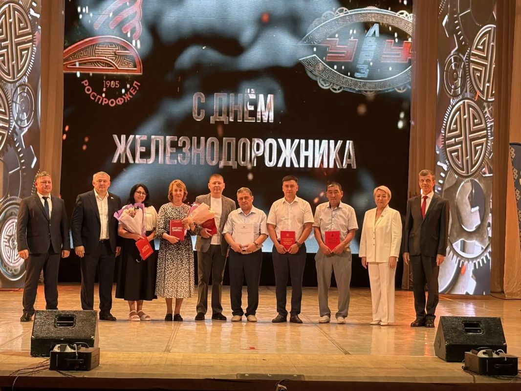 Первые лица Бурятии поздравили работников и ветеранов Улан-Удэнского ЛВРЗ с профессиональным праздником Первые лица Бурятии поздравили работников и ветеранов Улан-Удэнского ЛВРЗ с профессиональным праздником