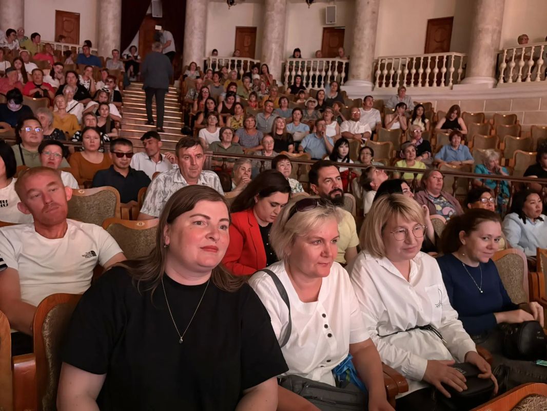 Первые лица Бурятии поздравили работников и ветеранов Улан-Удэнского ЛВРЗ с профессиональным праздником Первые лица Бурятии поздравили работников и ветеранов Улан-Удэнского ЛВРЗ с профессиональным праздником
