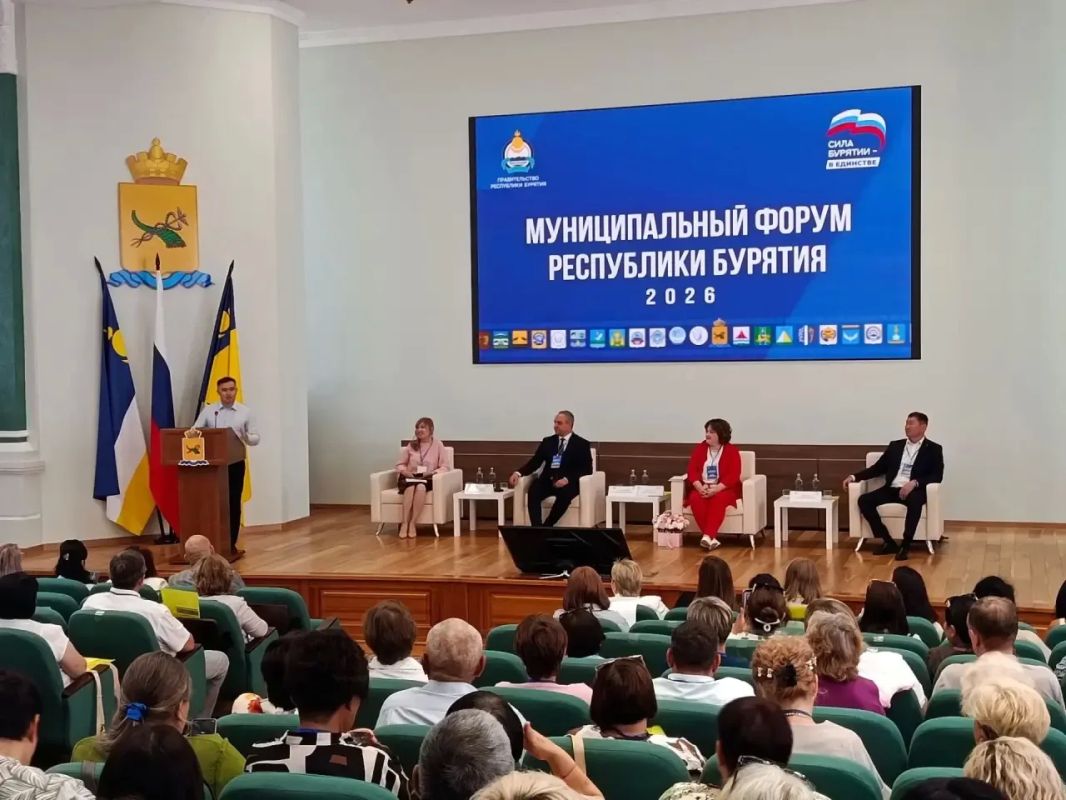 Заместитель Председателя Правительства Республики Бурятия — министр сельского хозяйства Амгалан Дармаев вручил представителям муниципалитетов премию «Служение» и почетную грамоту Правительства Республики Бурятия в рамках... Заместитель Председателя Правительства Республики Бурятия — министр сельского хозяйства Амгалан Дармаев вручил представителям муниципалитетов премию «Служение» и почетную грамоту Правительства Республики Бурятия в рамках...