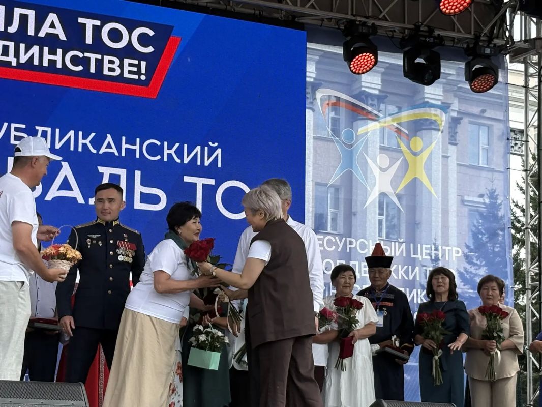 Сегодня на площади Советов открылся фестиваль территориальных общественных самоуправлений (ТОС) Сегодня на площади Советов открылся фестиваль территориальных общественных самоуправлений (ТОС)