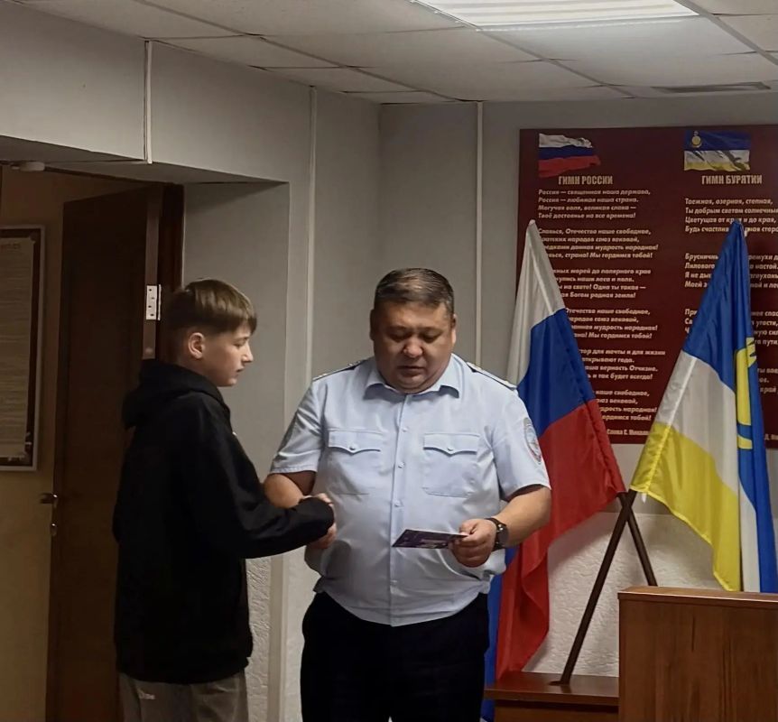 «Поступил по совести»: в Закаменске подросток помог вернуть местной жительнице потерянные 15 тысяч рублей «Поступил по совести»: в Закаменске подросток помог вернуть местной жительнице потерянные 15 тысяч рублей