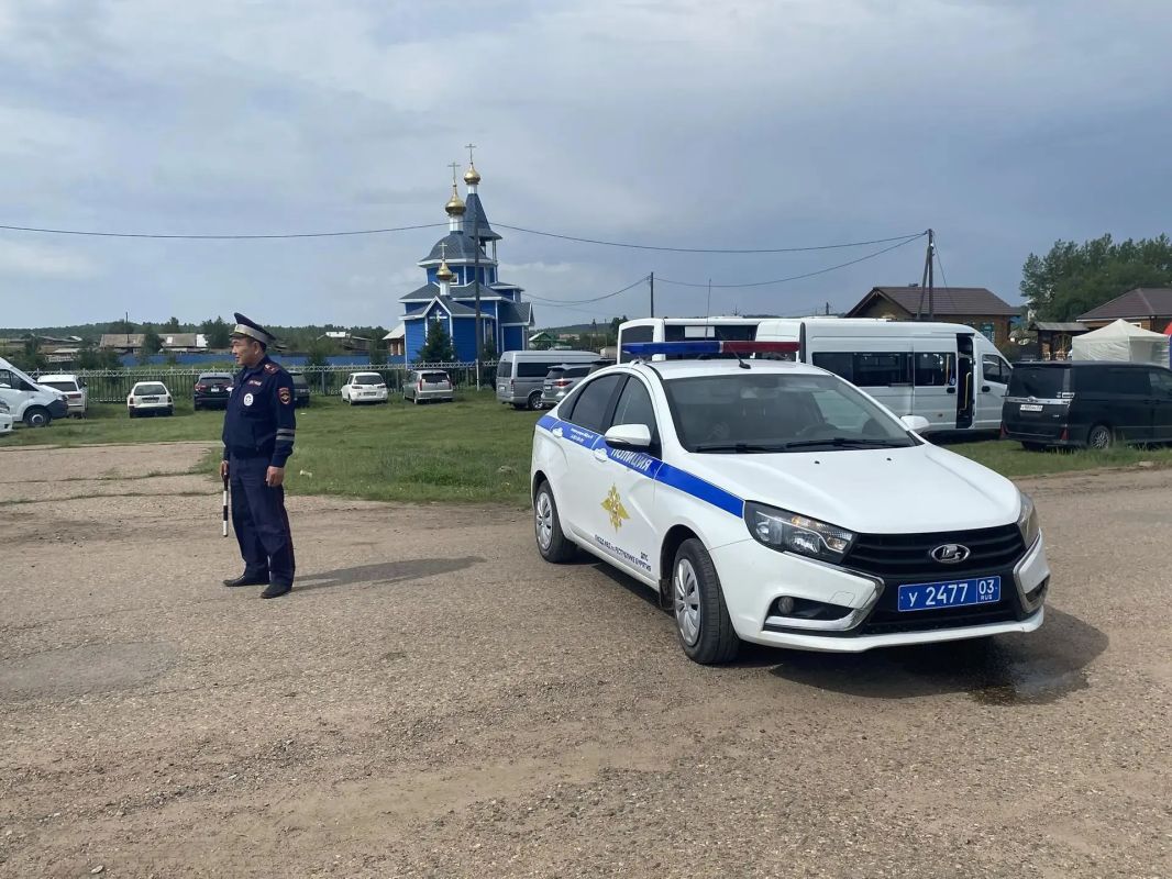 Сотрудники полиции обеспечили охрану общественного порядка во время проведения праздничных мероприятий, приуроченных к 95-летию Исая Калистровича Калашникова Сотрудники полиции обеспечили охрану общественного порядка во время проведения праздничных мероприятий, приуроченных к 95-летию Исая Калистровича Калашникова