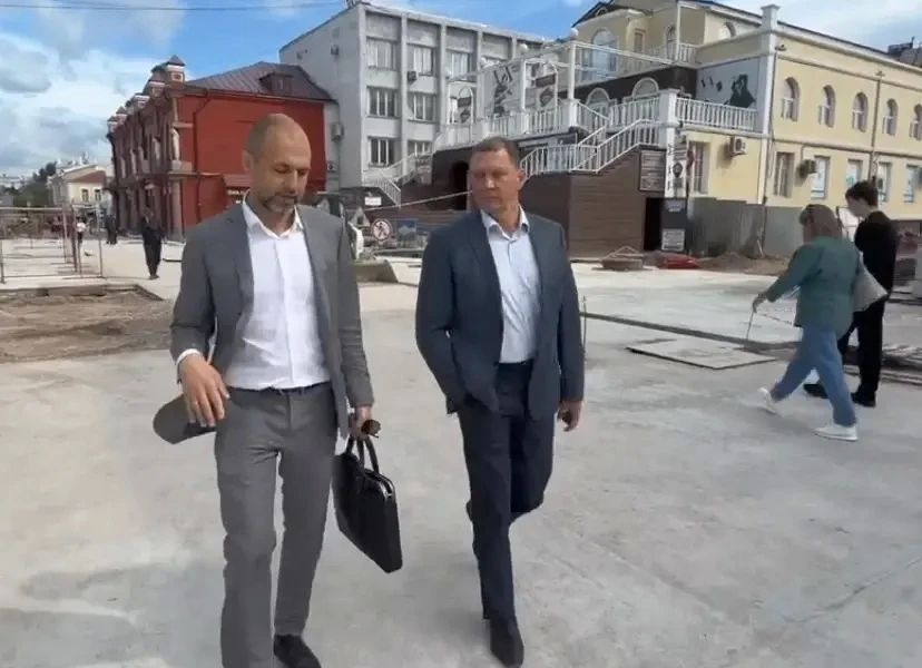 В Улан-Удэ мэр проверил реконструкцию Арбата