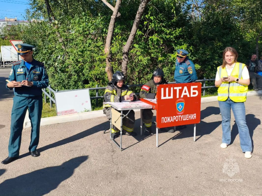 В УланУдэ «тушили» офис банка В УланУдэ «тушили» офис банка