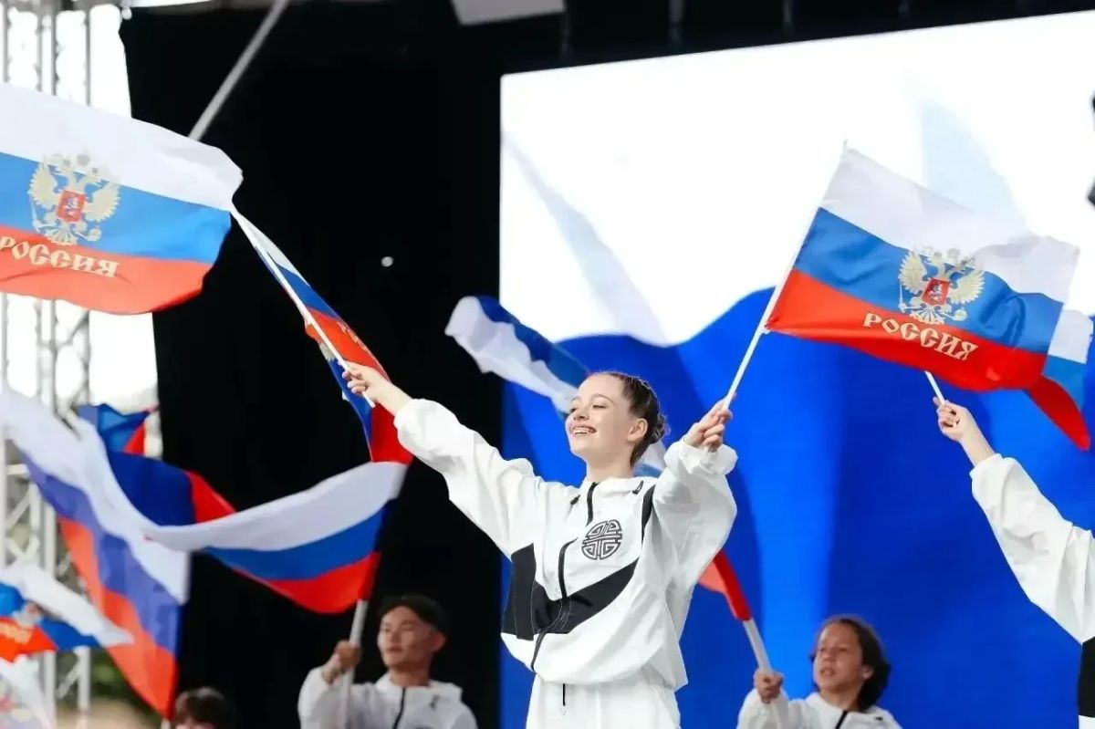 Игорь Шутенков поздравил с Днём Государственного флага Российской Федерации: Игорь Шутенков поздравил с Днём Государственного флага Российской Федерации: