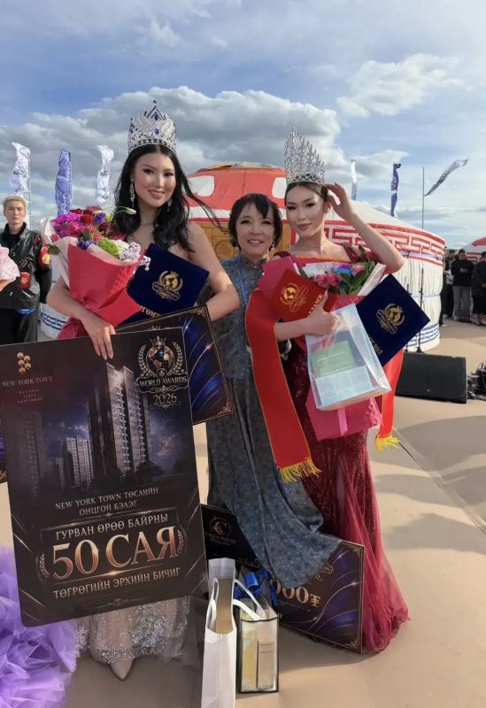 Бурятские красавицы выиграли главные титулы на конкурсе в Монголии Бурятские красавицы выиграли главные титулы на конкурсе в Монголии