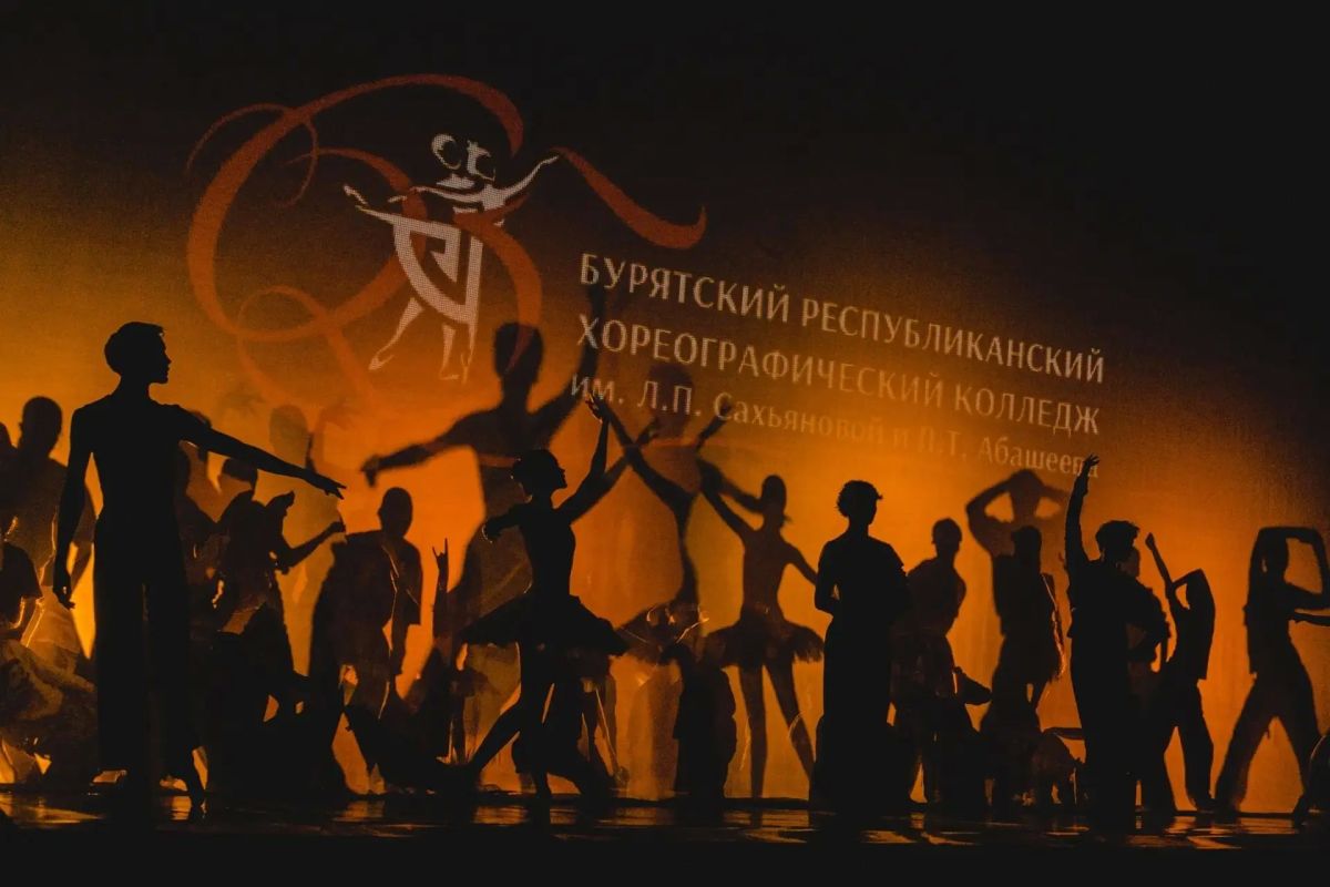 Учащиеся Бурятского хореографического колледжа поедут на гастроли в Японию Об этом заявила на торжественной линейке директор БРХК Учащиеся Бурятского хореографического колледжа поедут на гастроли в Японию Об этом заявила на торжественной линейке директор БРХК