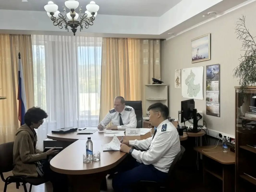 Заместитель прокурора Бурятии провел личный прием граждан в Заиграево Заместитель прокурора Бурятии провел личный прием граждан в Заиграево