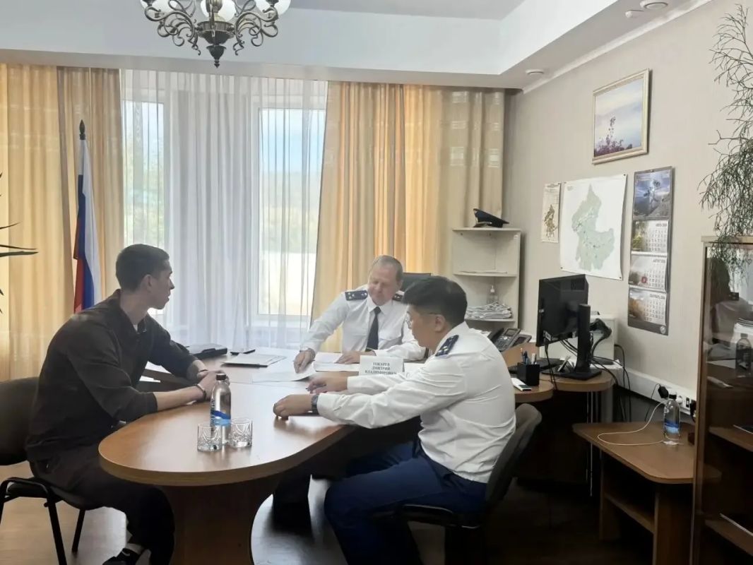 Заместитель прокурора Бурятии провел личный прием граждан в Заиграево Заместитель прокурора Бурятии провел личный прием граждан в Заиграево