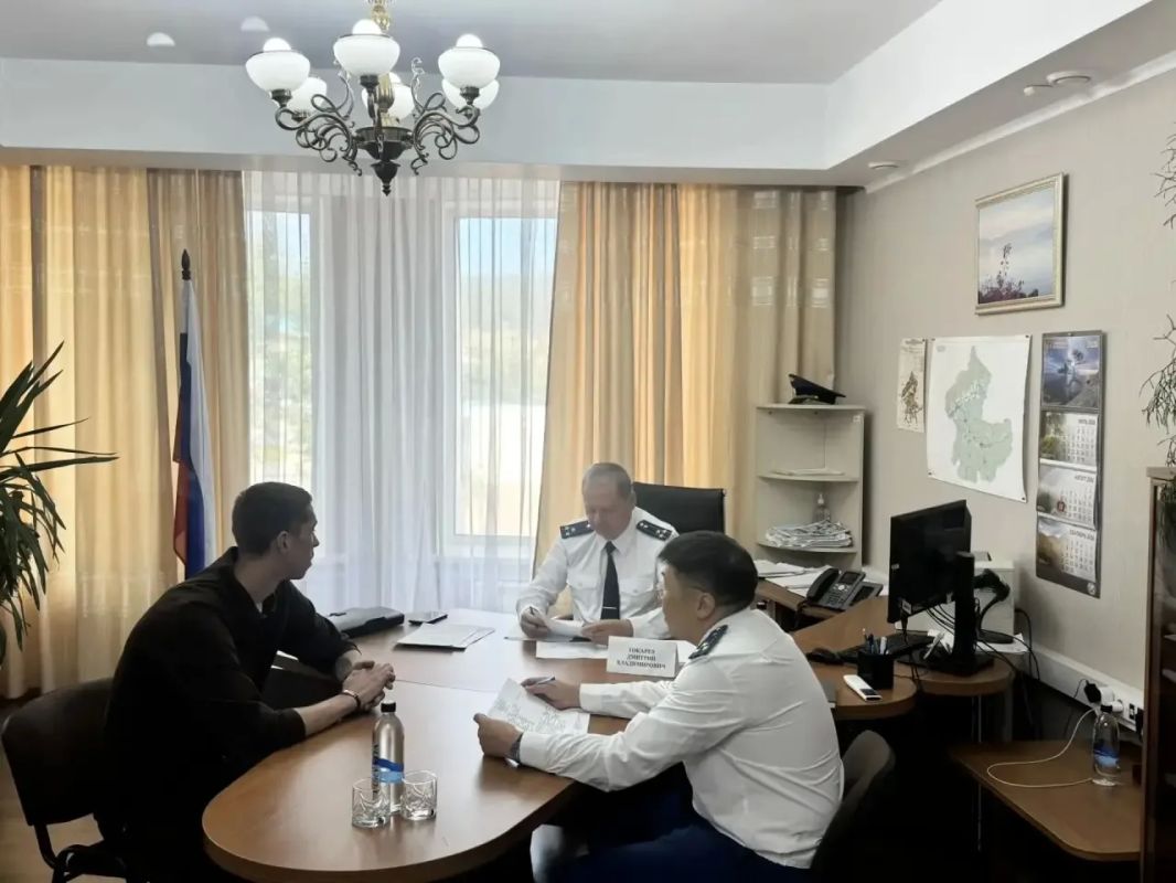 Заместитель прокурора Бурятии провел личный прием граждан в Заиграево Заместитель прокурора Бурятии провел личный прием граждан в Заиграево