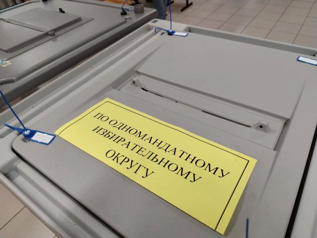 Председатель Улан-Удэнского городского совета депутатов посетил все УИКи своего округа Размеренную работу УИК 706 г. Улан-Удэ, которая разместилась в здании средней школы 51, прервал визит председателя Улан-Удэнского... Председатель Улан-Удэнского городского совета депутатов посетил все УИКи своего округа Размеренную работу УИК 706 г. Улан-Удэ, которая разместилась в здании средней школы 51, прервал визит председателя Улан-Удэнского...