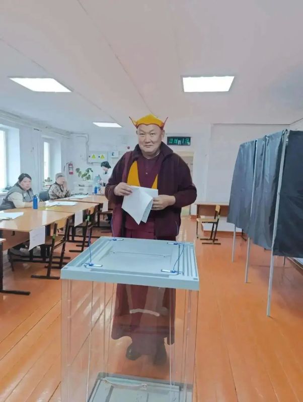 В Иволгинском районе первым на УИКе проголосовал лама
