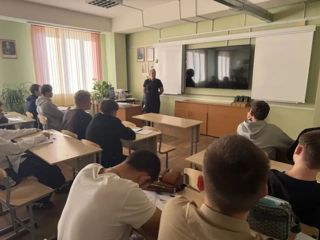 В Северобайкальске транспортные полицейские провели профилактическую встречу со студентами техникума В Северобайкальске транспортные полицейские провели профилактическую встречу со студентами техникума