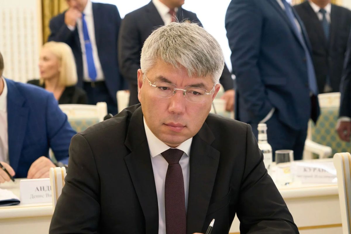 Алексей Цыденов: Дорогие земляки, сегодня работаю в Магадане на заседании Совета ДФО под председательством полпреда Президента в ДФО Юрия Петровича Трутнева Алексей Цыденов: Дорогие земляки, сегодня работаю в Магадане на заседании Совета ДФО под председательством полпреда Президента в ДФО Юрия Петровича Трутнева