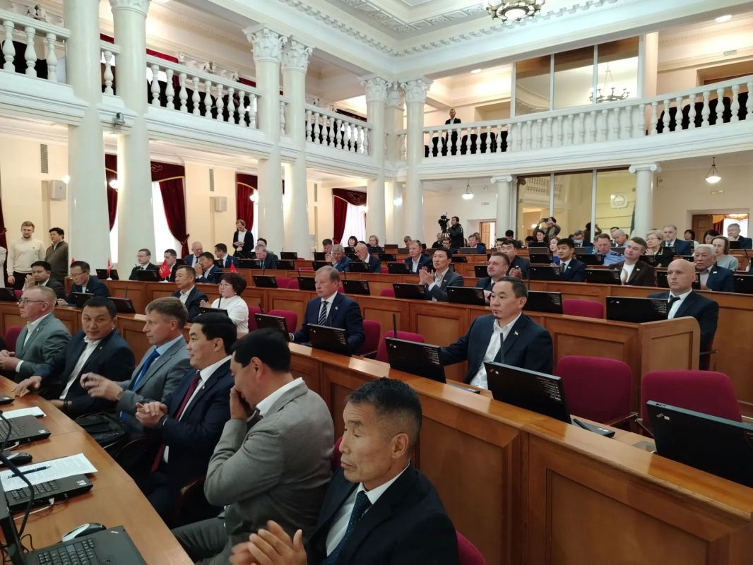 В Бурятии стартовала очередная девятнадцатая сессия Народного Хурала В Бурятии стартовала очередная девятнадцатая сессия Народного Хурала