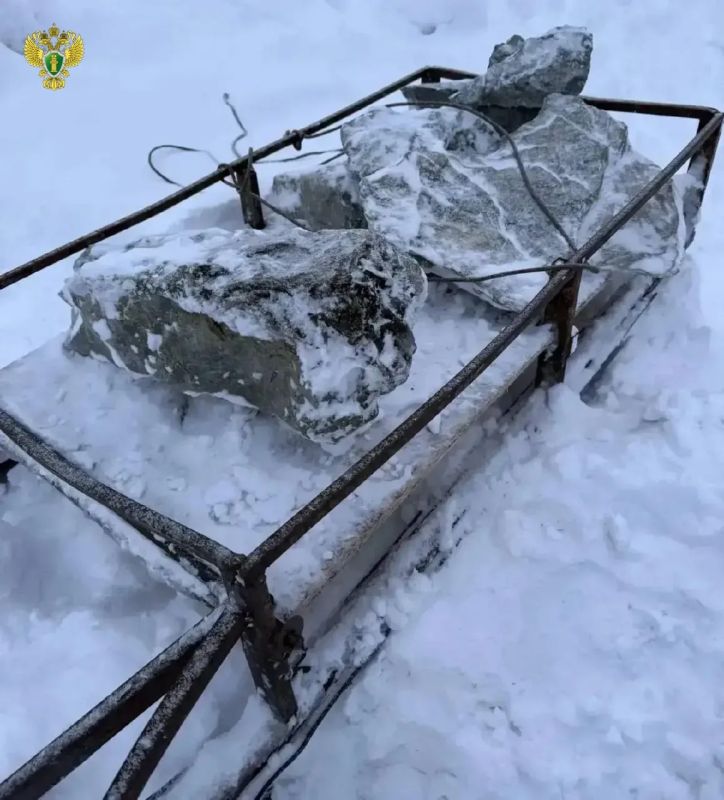 На видео – жители Бурятии без необходимой лицензии добывают нефрит На видео – жители Бурятии без необходимой лицензии добывают нефрит