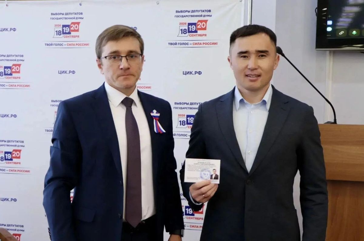 Герою России Дашибалу Мункожаргалову вручили удостоверение об избрании депутатом Государственной Думы