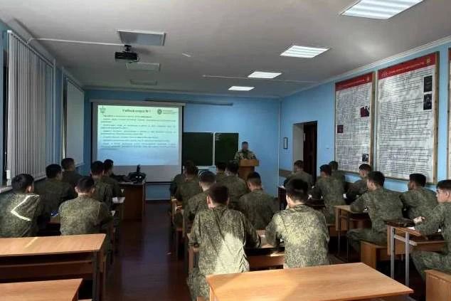 В Улан-Удэ сотрудники спецподразделений Росгвардии встретились со слушателями военно-учебного центра В Улан-Удэ сотрудники спецподразделений Росгвардии встретились со слушателями военно-учебного центра