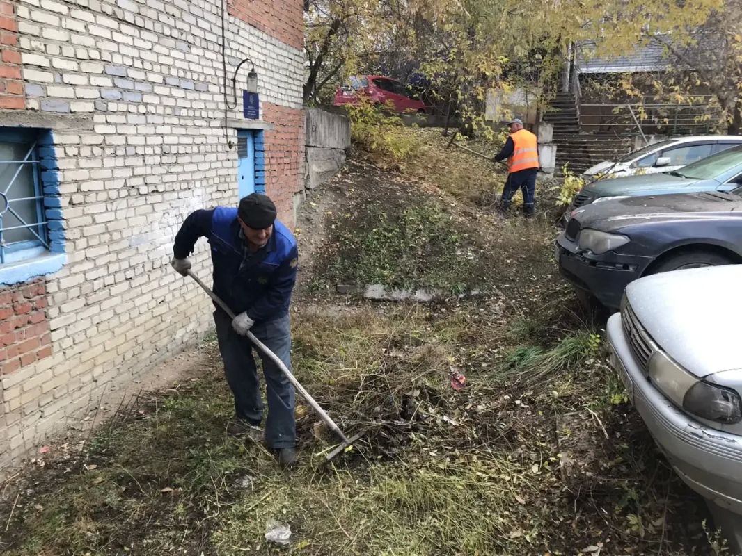 Сотрудники «ТГК-14» в рамках месячника чистоты убрали 50 кубометров мусора с 4 000 квадратных метров объектов теплоснабжения и теплотрасс Сотрудники «ТГК-14» в рамках месячника чистоты убрали 50 кубометров мусора с 4 000 квадратных метров объектов теплоснабжения и теплотрасс