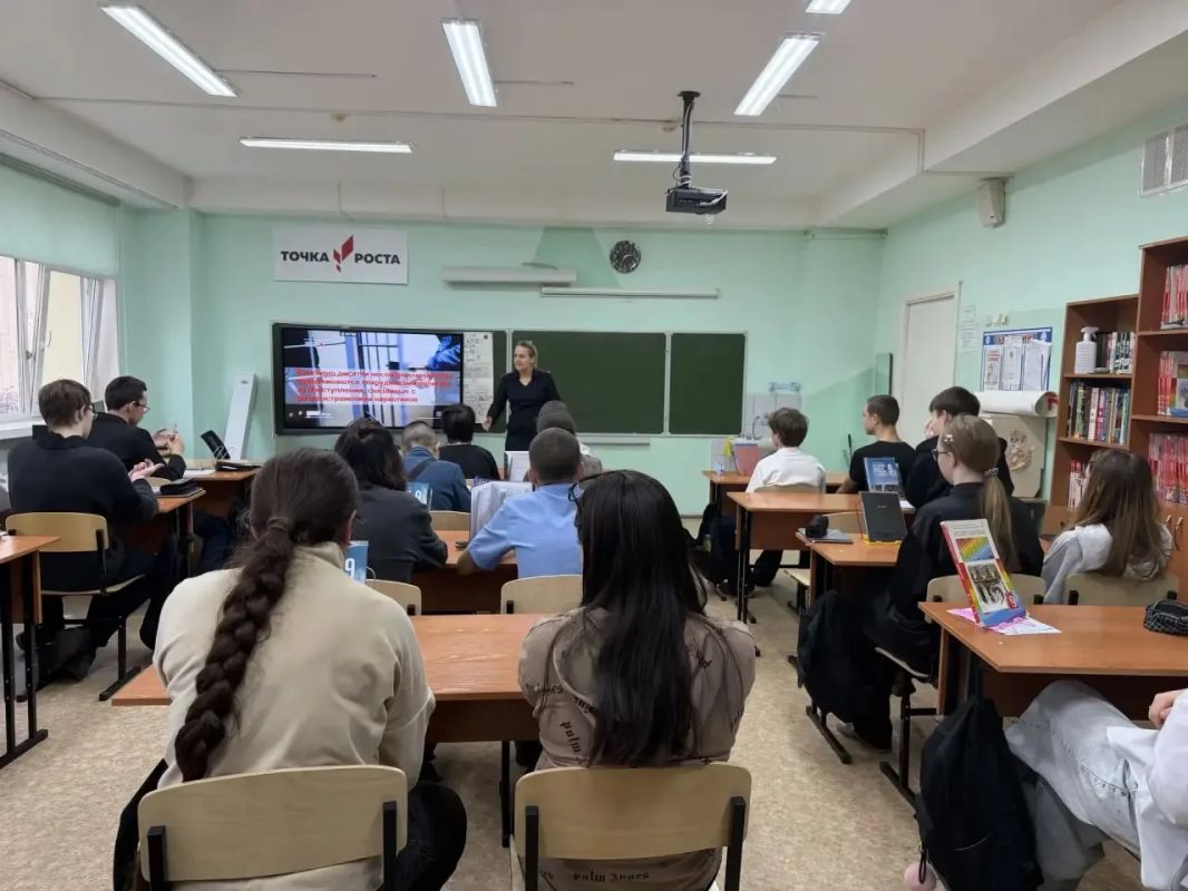 В Северобайкальске транспортные полицейские провели профилактическое мероприятие для старшеклассников В Северобайкальске транспортные полицейские провели профилактическое мероприятие для старшеклассников