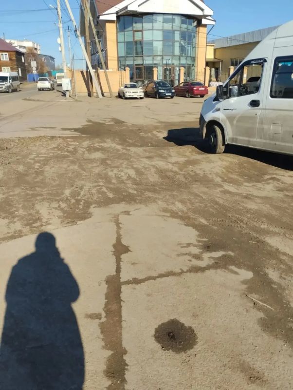 На всех конечных остановках автобусов Улан-Удэ провели субботники На всех конечных остановках автобусов Улан-Удэ провели субботники