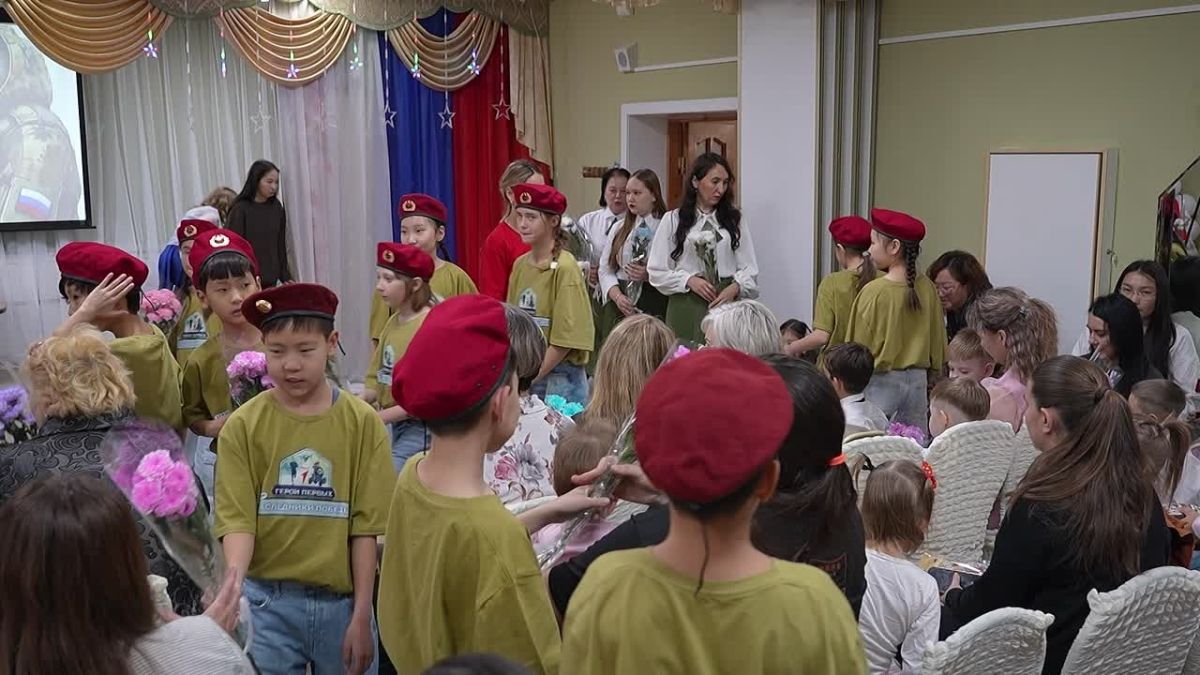 «Мой папа – герой». В Улан-Удэ наградили детей участников СВО