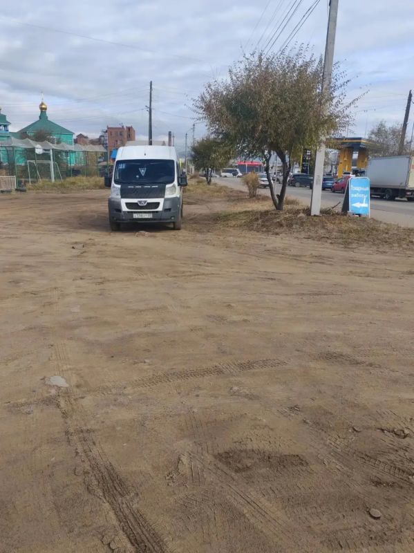 На всех конечных остановках автобусов Улан-Удэ провели субботники На всех конечных остановках автобусов Улан-Удэ провели субботники