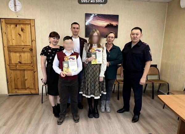 В Бурятии подростки принесли найденный кошелёк в полицию