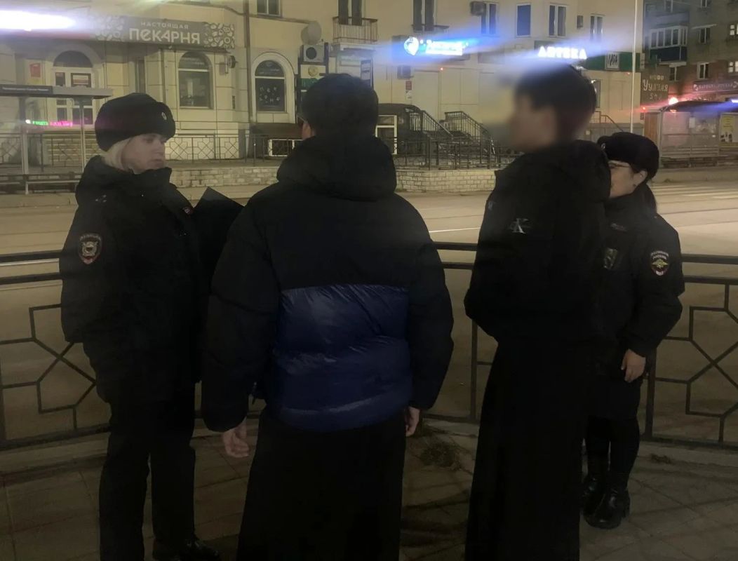 В Железнодорожном районе полицейские проводят ночные рейды по профилактике правонарушений среди несовершеннолетних В Железнодорожном районе полицейские проводят ночные рейды по профилактике правонарушений среди несовершеннолетних